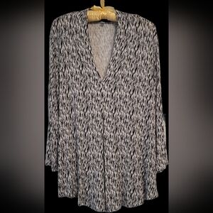 Elegant Black and White Patterned Women's Top